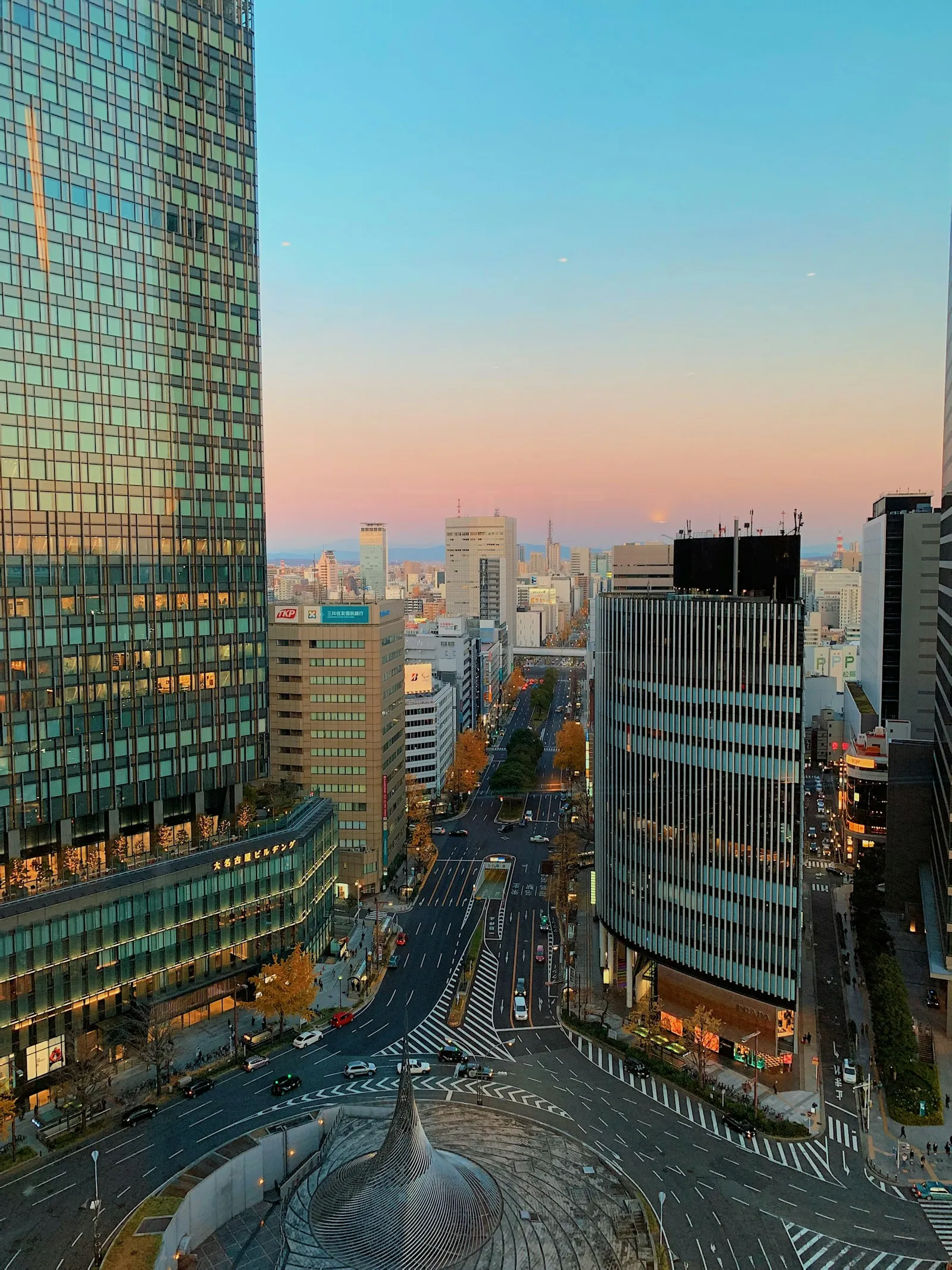 名古屋駅周辺のビル街
